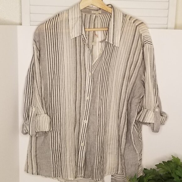 En Creme Button down Blouse - Picture 3 of 8